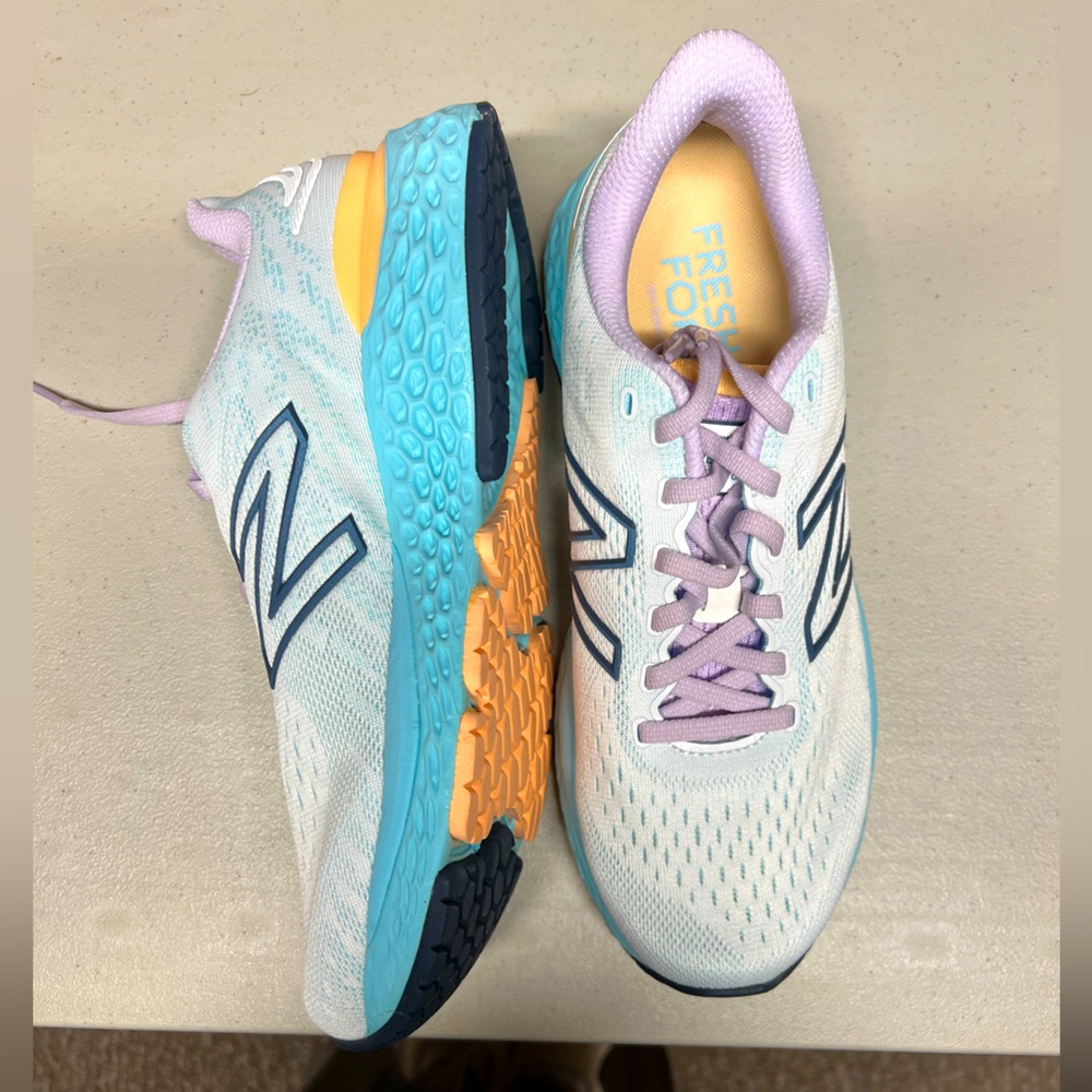 Women’s new balance sneakers. Brand new, never worn. Size 9.5